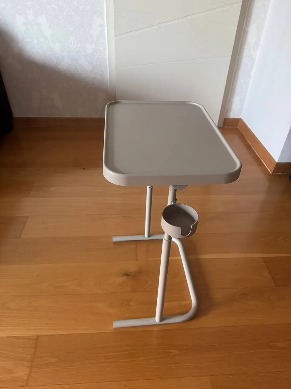 Продается раскладной столик IKEA. Почти не использовался.