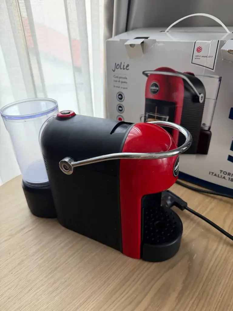 Продам капсульную кофемашину Lavazza Jolie, 50е, Будва