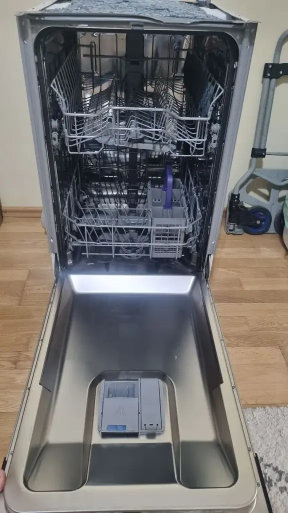 Встраиваемая посудомоечная машина Beko DIS25011, ширина 45 см. Проверена мастером по ремонту бытово…