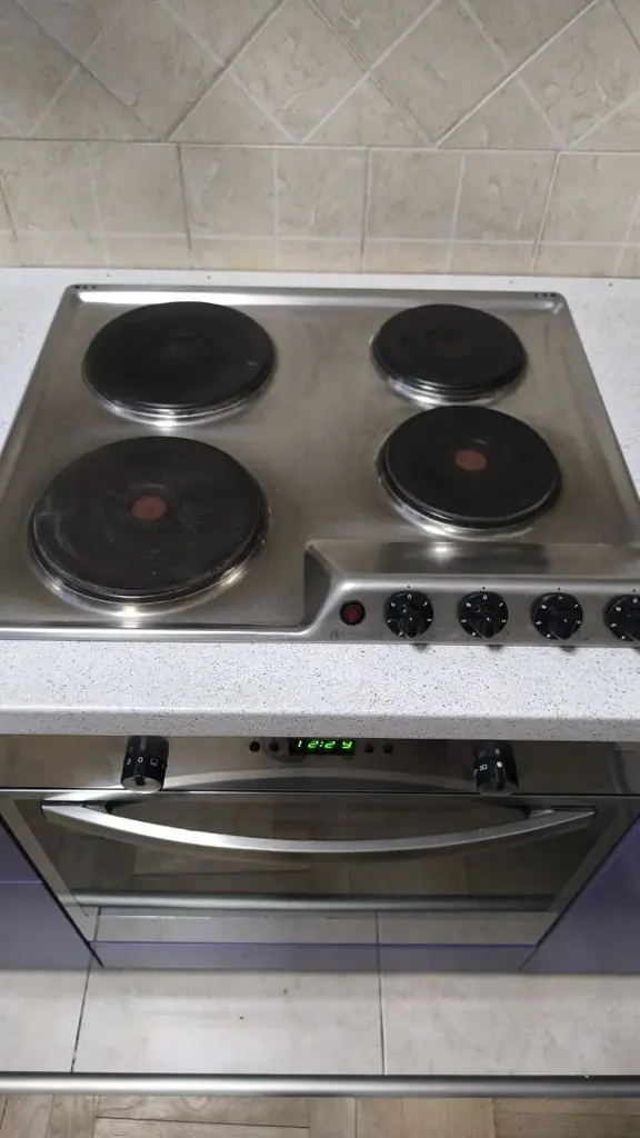 Продаёться варочная поверхность Ariston, полностью рабочая, 50€, самовывоз из Дженовичи