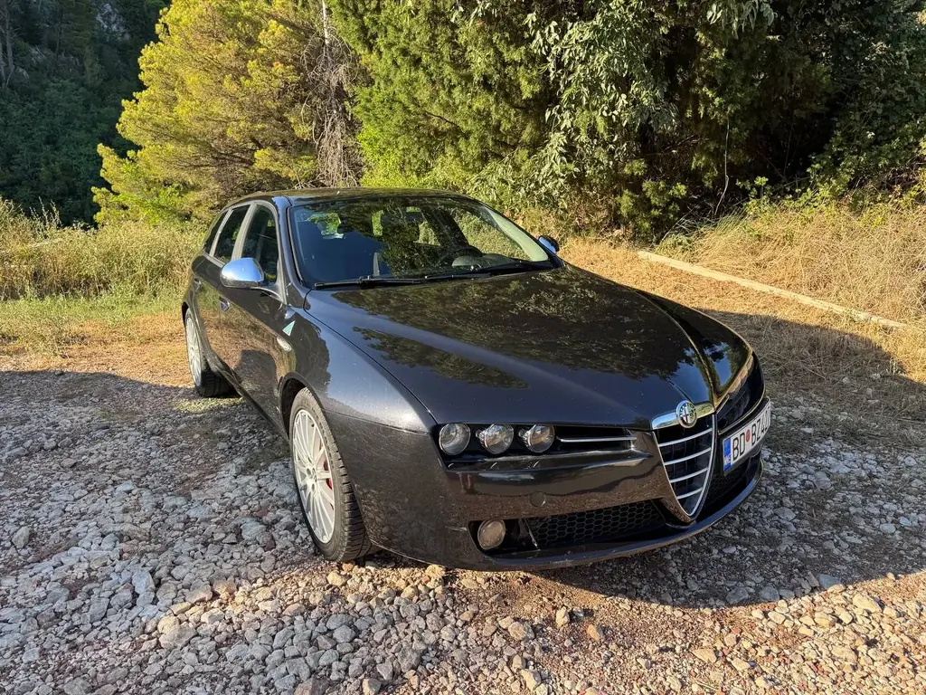 Продается Alfa Romeo 159 2,4 JTDM дизель 300 л с