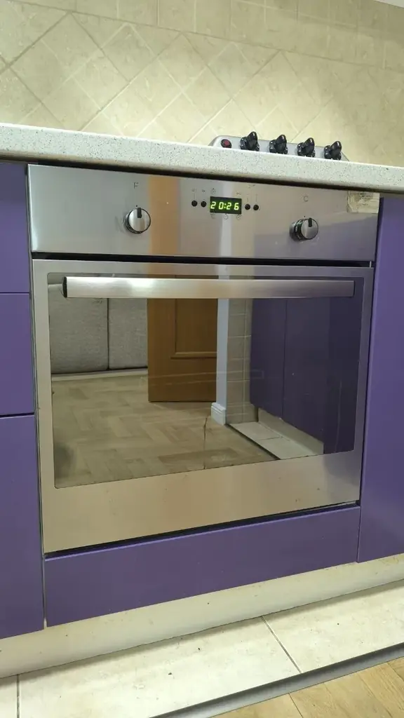 Продаёться духовка Whirlpool, полностью рабочая,противня нет, 100€, самовывоз из Дженовичи