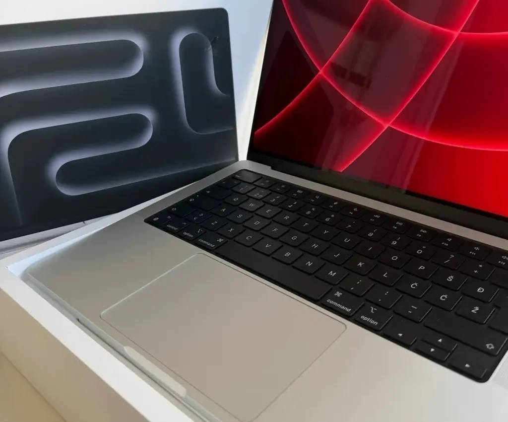 Продам MacBook 14 m4 pro, в идеальном состоянии, 24/512, АКБ 100%,