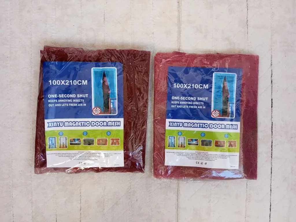 Продам шторы от насекомых на магнитах по 10 €, в холодильник ящик 45 € и полки по 15 €, набор белых…