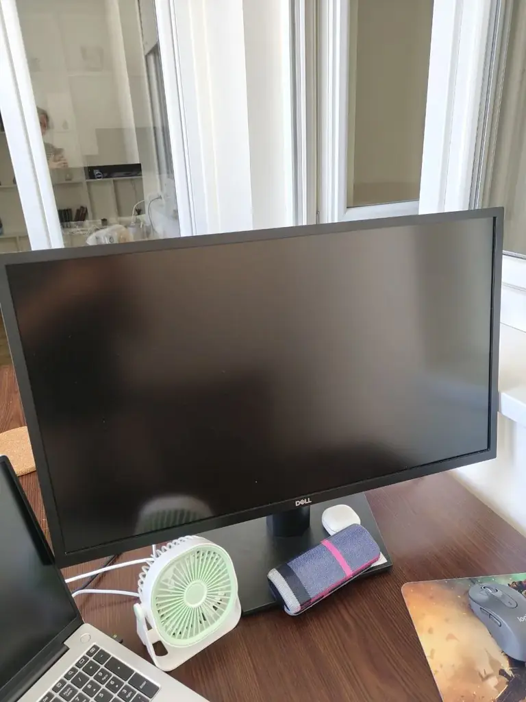 Монитор Dell SE2722H. В отличном состоянии. Продам 11 сентября в Герцог Нови (именно в этот день)