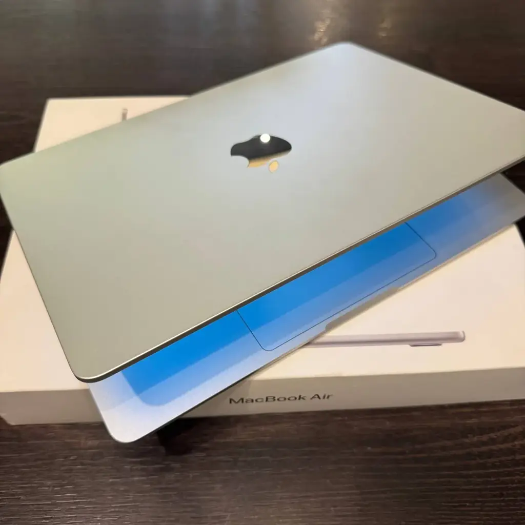 Продам ноутбук MacBook Air 13 M5 16/512Gb Silver, любые проверки с вашей стороны, комплект полный м…