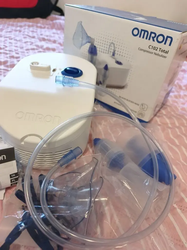 Продам ингалятор Omron C102 Total (компрессорный)