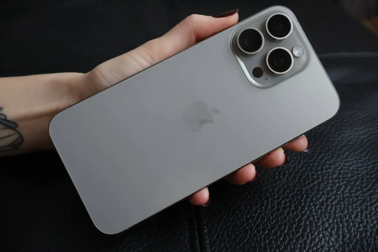 Продам iPhone 15 Pro Max в идеальном состоянии. Пользовалась около 4 месяцев.