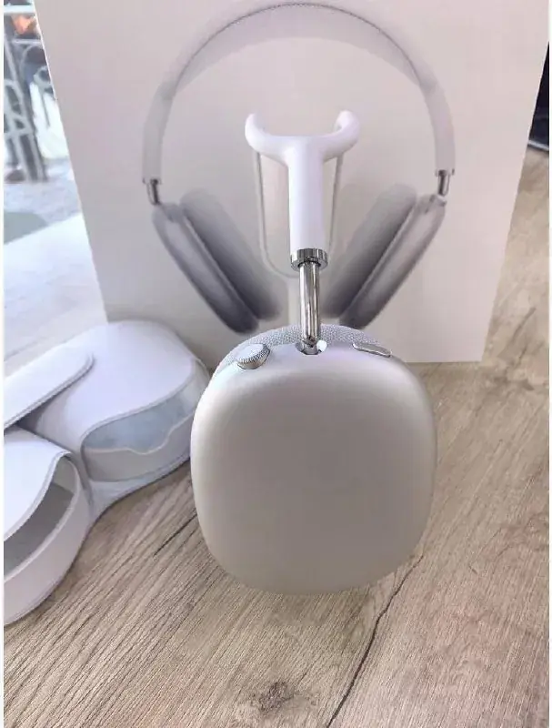 AirPods Max продаю за 250€ в хорошем состоянии