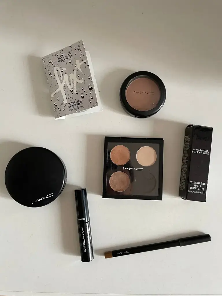 Минеральная пудра MAC в оттенке Medium Plus. Обеспечивает естественное, полупрозрачное покрытие с д…