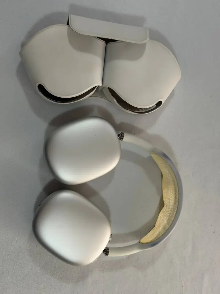 Продам наушники Airpods Max lightning