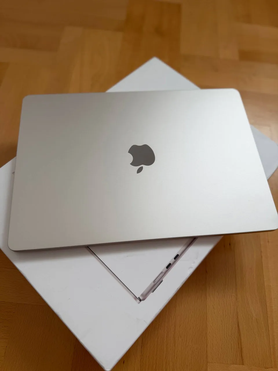MacBook AIR 15дюймов, 256gb, куплен в октябре 24года в техноплюсе. Продаем с коробкой. Идеальное со…