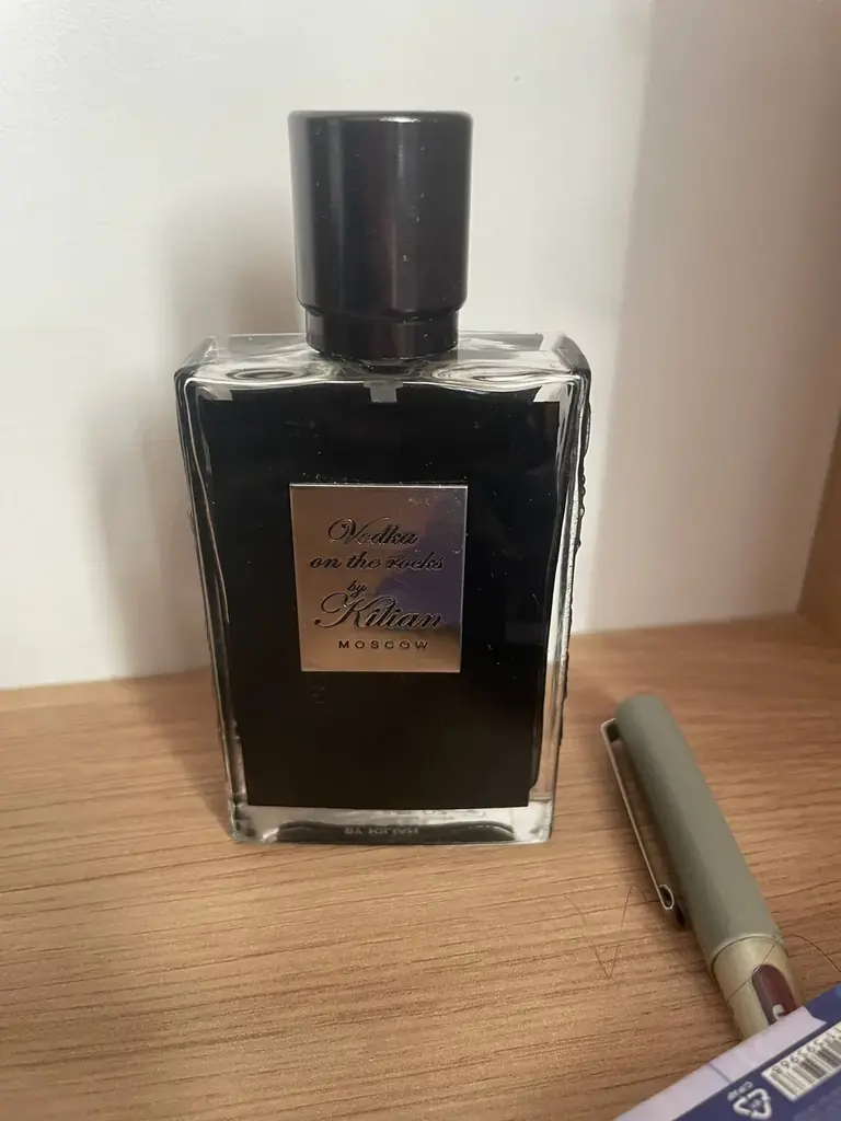 Продам туалетную воду, дубайская копия kilian «vodka on the rocks”, остаток около 25мл. Будва, 15€