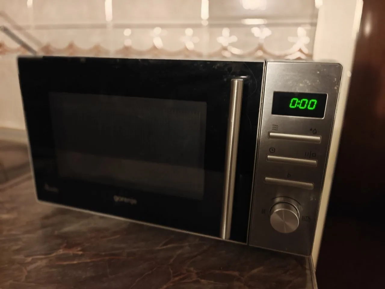 Продаю микроволновку Gorenje. В использовании 3 месяца. Цена 50 евро. Сутоморе. Но могу привезти Ба…