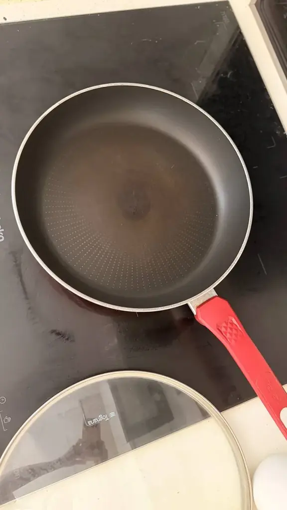 Продам сковороду Tefal 5 евро