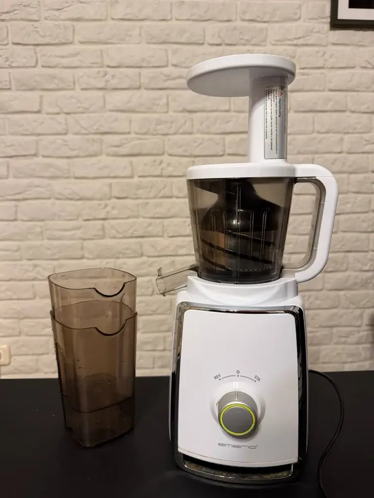 Продам соковыжималку Emerio SJ-110659.1 (slow juicer, шнековая)