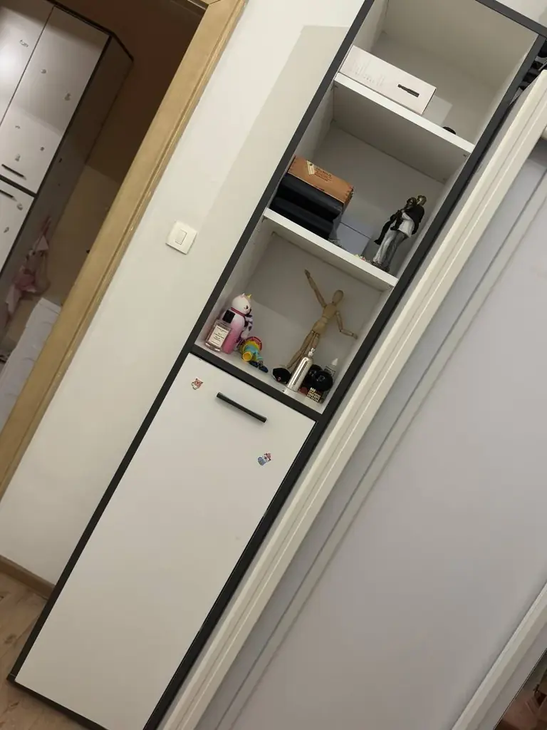 Отдам длинный хороший шкаф