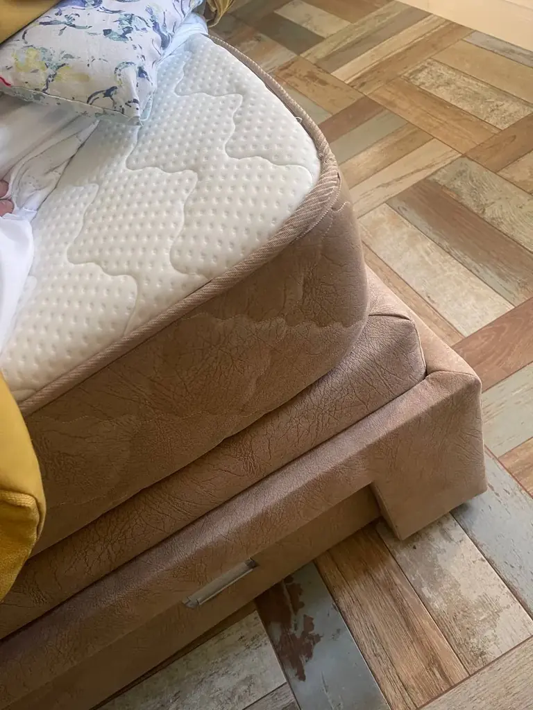 Продам огромную кровать 2 м на 2 м ,состояние новой .использовалась несколько летних сезонов .с дву…