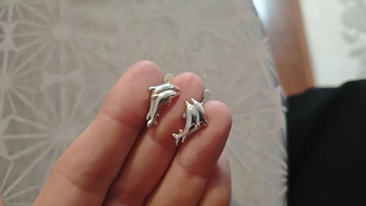 Продам серебряные серьги в виде дельфинов. Из личной коллекции. Носила, но состояние прекрасное. Це…