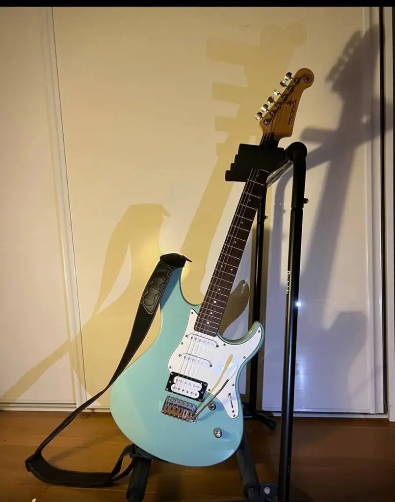 Stratocaster, Yamaha,. Состояние  практически идеальное. никаких проблем с электроникой нет. Струны…