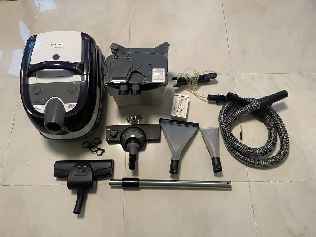 Продам Пылесос моющий Bosch BWD41740