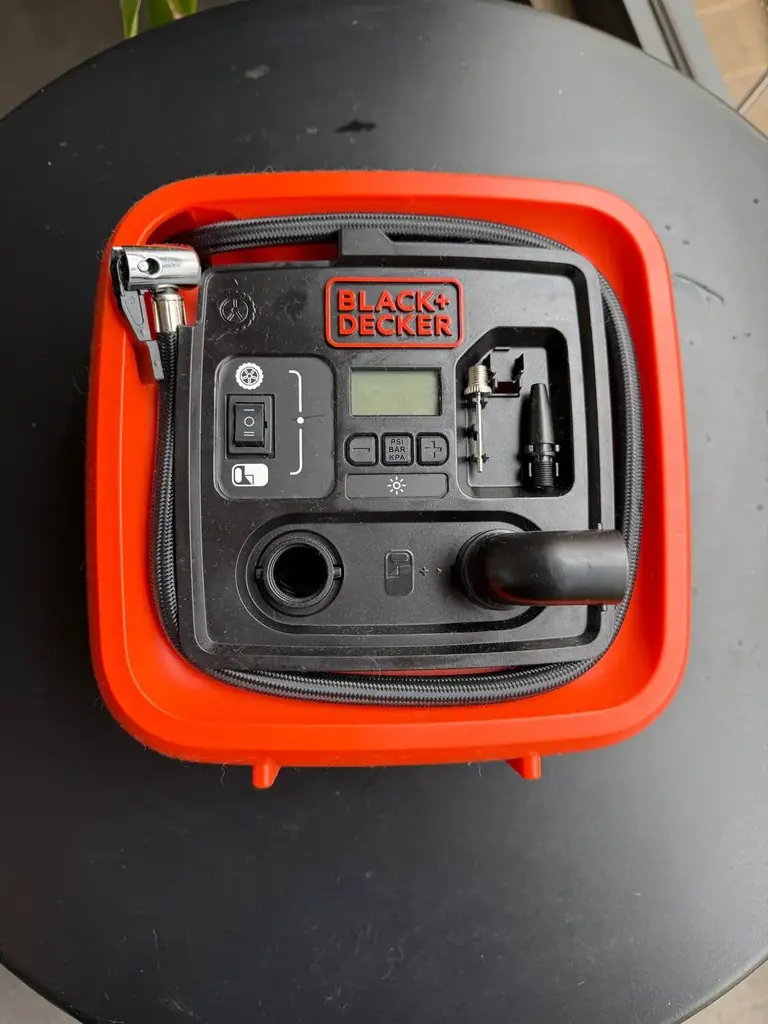 Компрессор Black+Decker ASI400 — как новый!