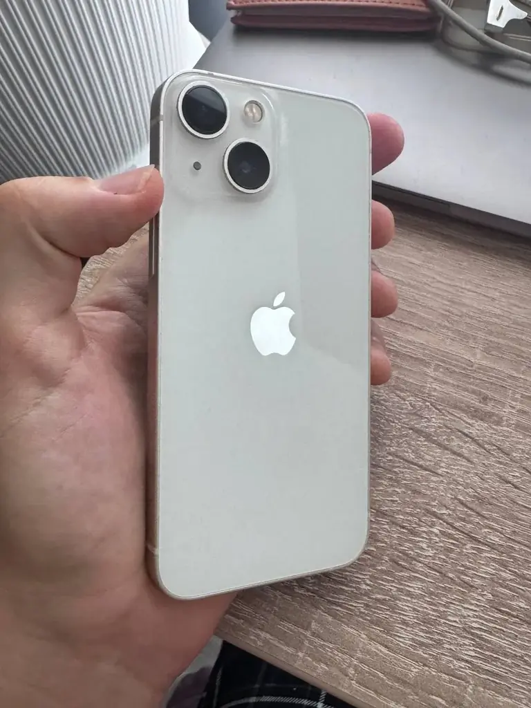 Продаю Iphone 13 mini 256 gb белый. Покупался в позапрошлом году в iCentar. Экран без царапок.