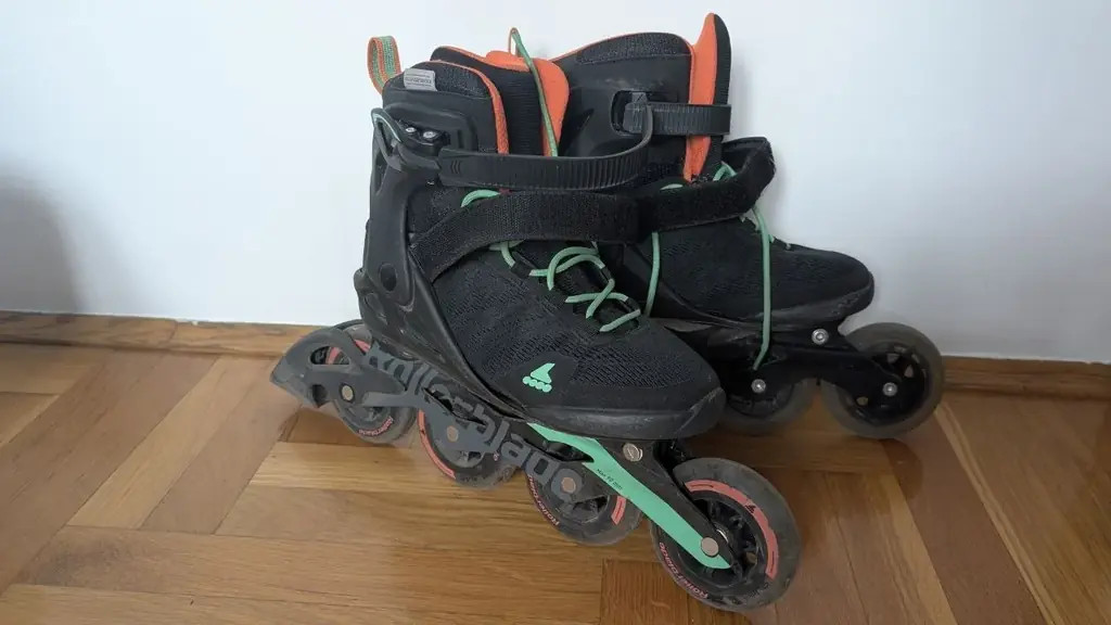 Продам роликовые коньки Rollerblade SIRIO 90W, размер 38,5. 40 евро. Подгорица.