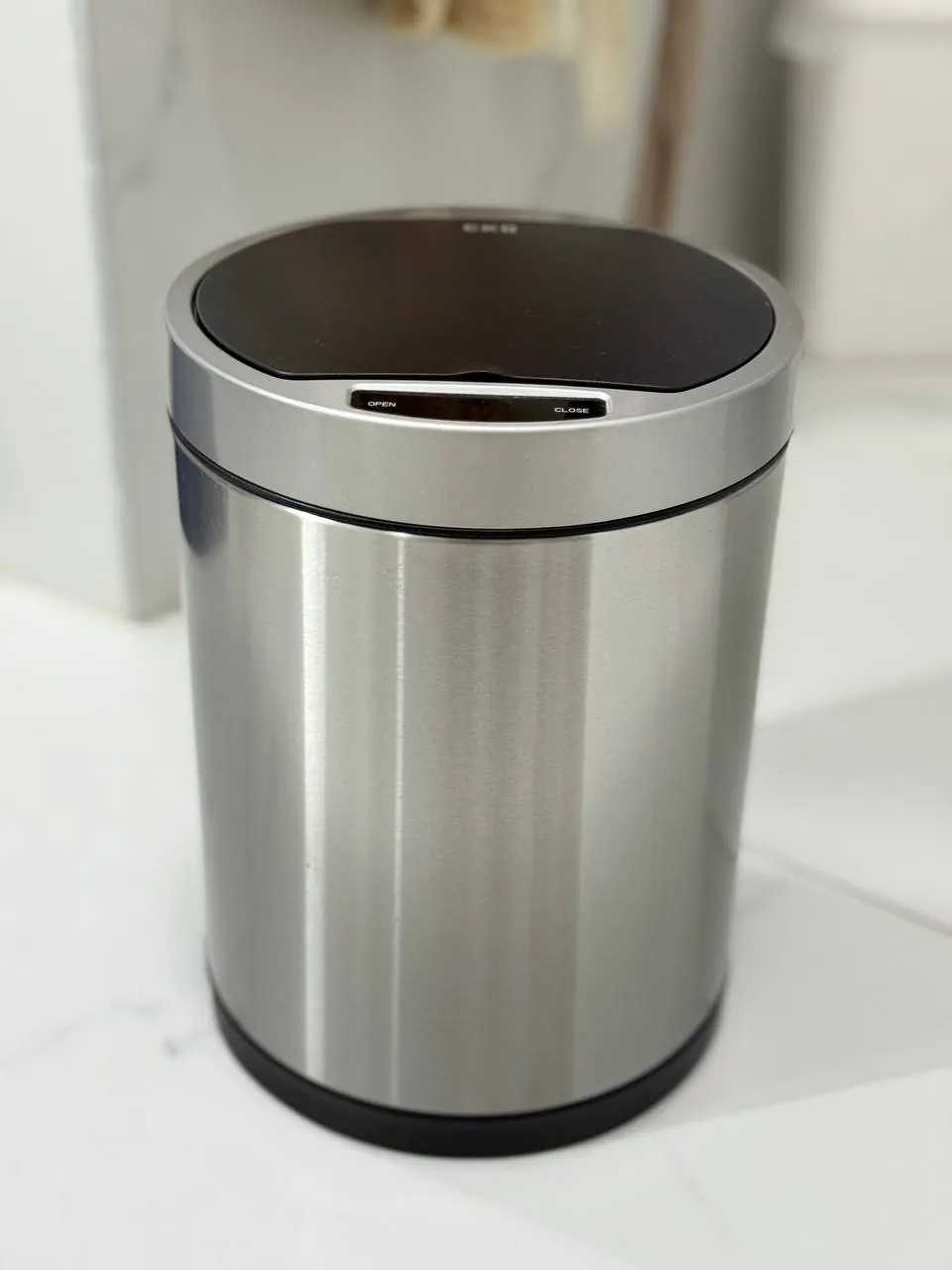 Технологичная (бесконтактная, можно сказать) урна EKO DOCOMO Sensor Bin. Без особых следов эксплуат…
