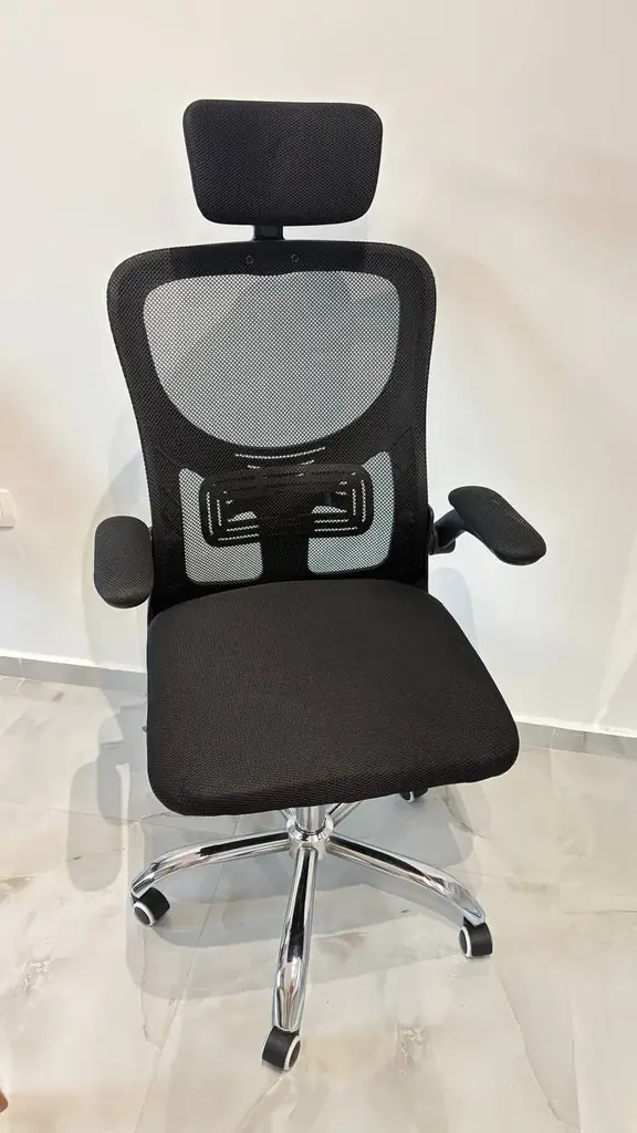 Офисное кресло 35€. Будва, рядом с кафе Гарден