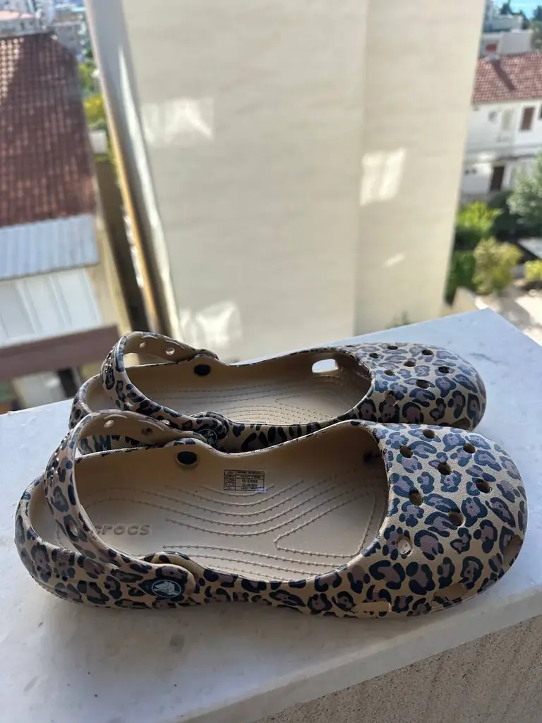 Продам новые кроксы, размер 39-40, 30€