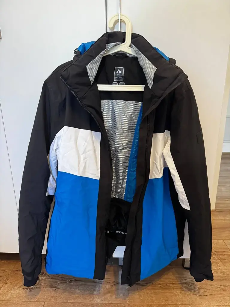 1. Куртка MCKINLEY — 40 €