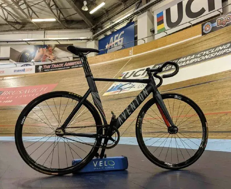 Продаю трековый велосипед Fixed Gear Bike Aventon Mataro, цвет Midnight Blue, размер рамы 49.