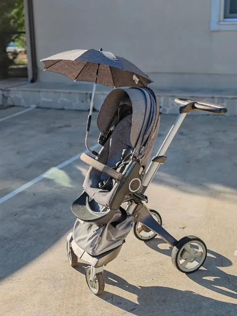 Продается премиальная коляска Stokke Xplory в расцветке серый меланж.