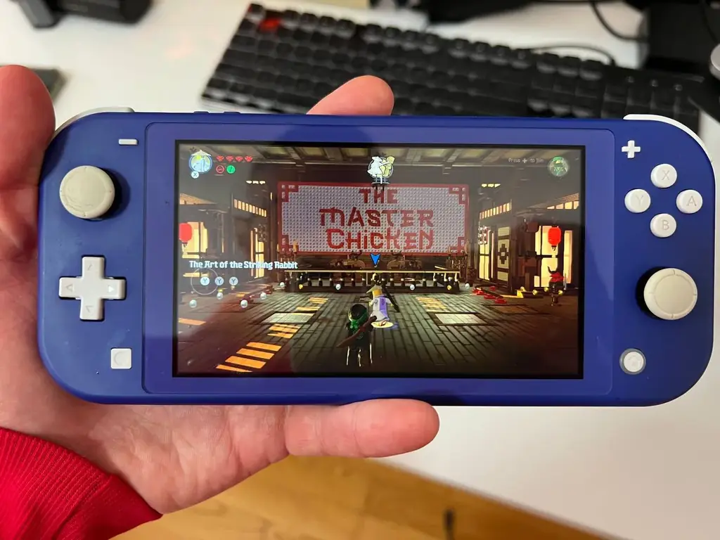Продам Nintendo Switch Lite. Полностью исправна, всё работает без проблем.