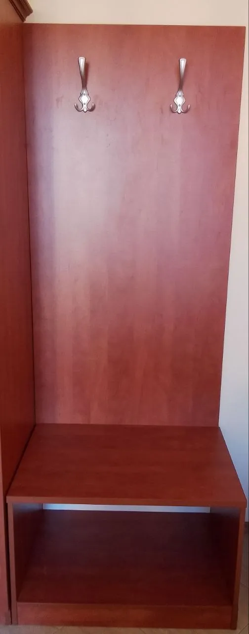 Продам прихожую - 15€.