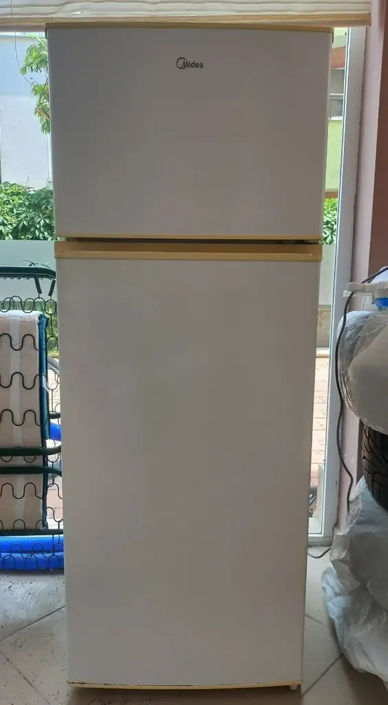 Продам холодильник Midea. Холодильник в хорошем состоянии, 2021 года выпуска.