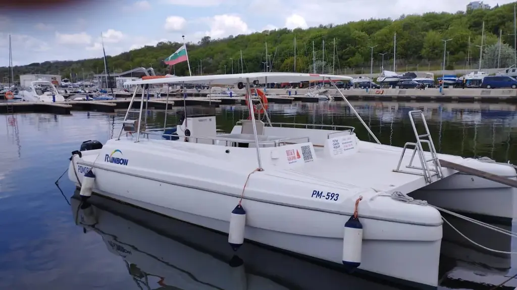 Регулярные морские прогулки в Сарафово на моторном катамаране