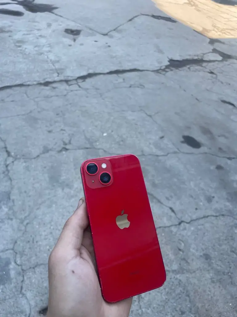 Продам iPhone 14 128gb  с новой АКБ.В очень достойном состоянии