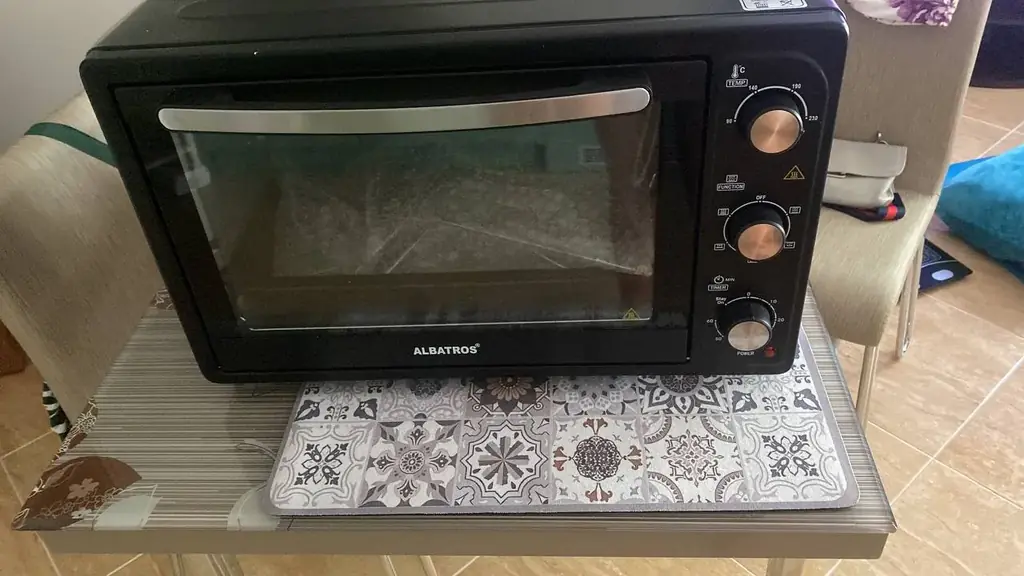 Продам духовку куплена в мае , (гарантийный талон в наличии ), продаем т к решили поменять кухню и …