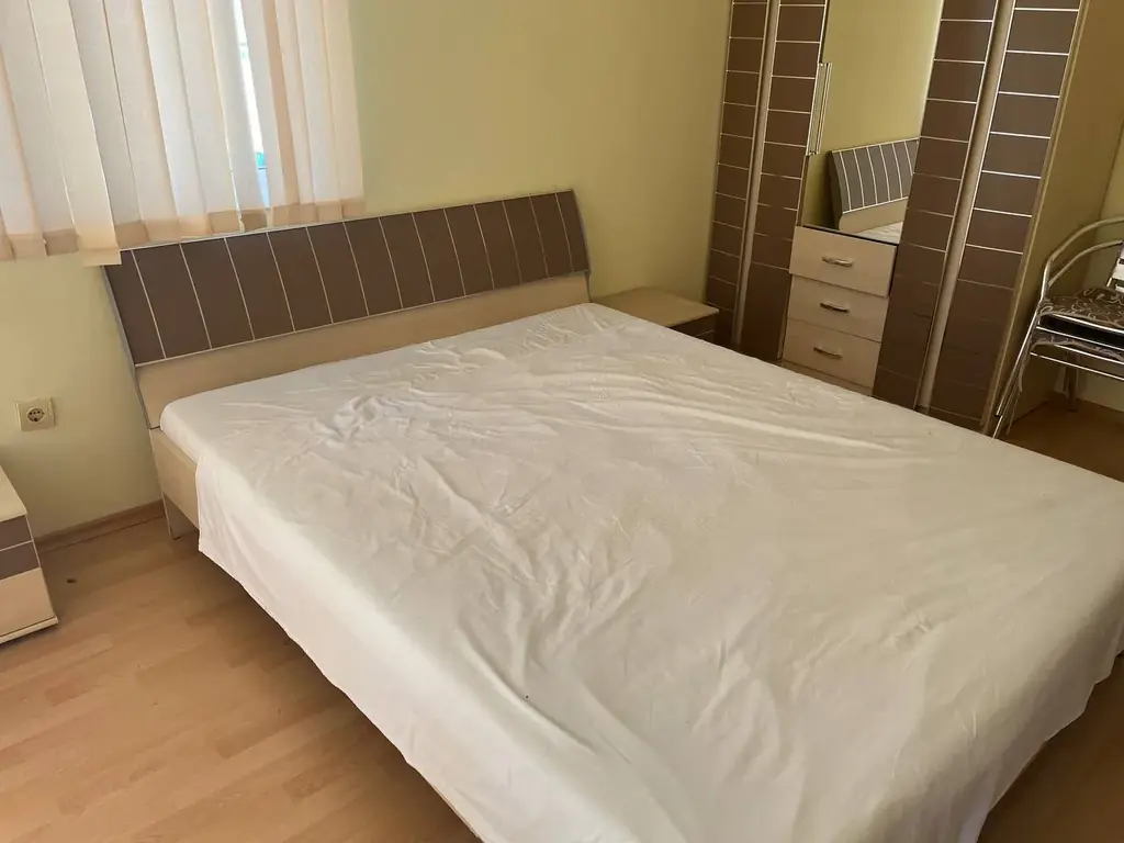 Продам спальню, кровать с матрацем 160»200, шкаф, комод, 2 тумбочки прикроватные.  Самовывоз и само…