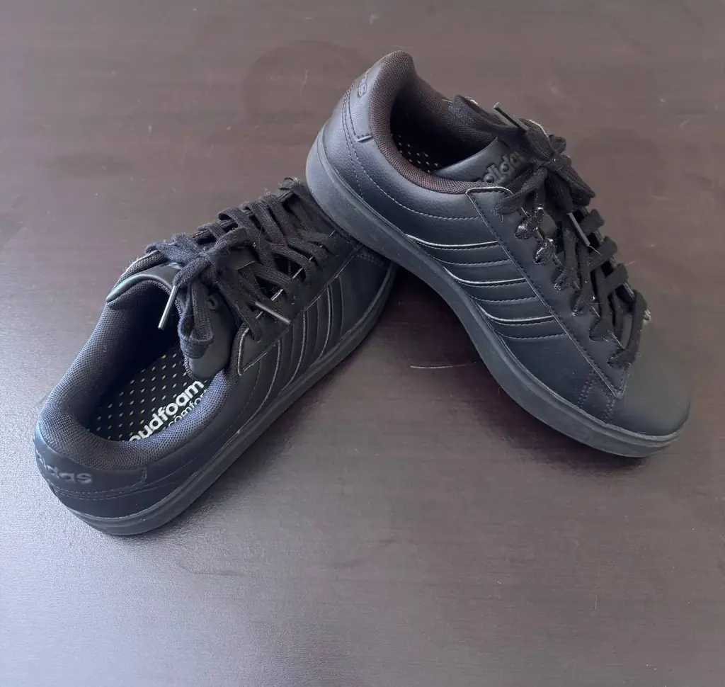 Продаются две пары детских кроссовок 👟