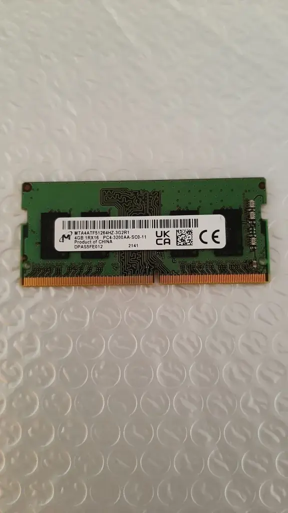 Продам для ноутбука память, Mikron SODIM DDR4 4Gb, 15€.