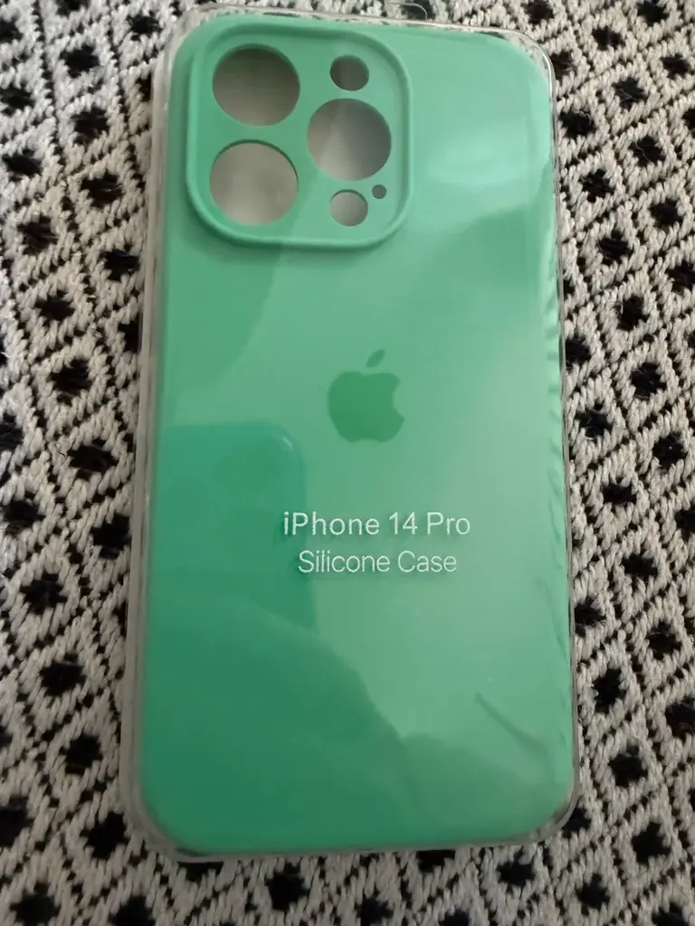 Продам новый чехол на iPhone 14 pro