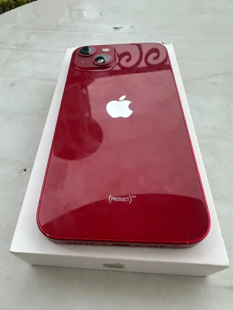 Продаю iPhone 13