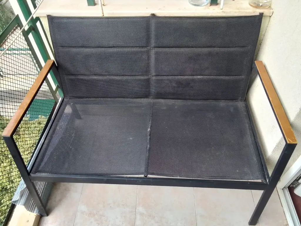 Продам диван - 20€.