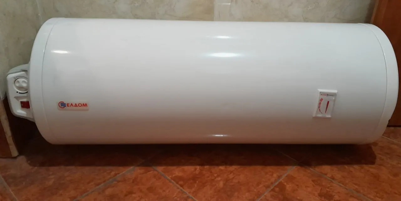 Продам бойлер Елдом 72268XL, 80 литров, 2kW мощность, горизонтальный, трубы слева, эмалированный ба…