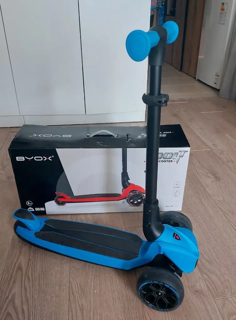 Практически новый самокат BYOX ориганал (покупался в хепи ленд) на 3+ возраст до 50 кг
