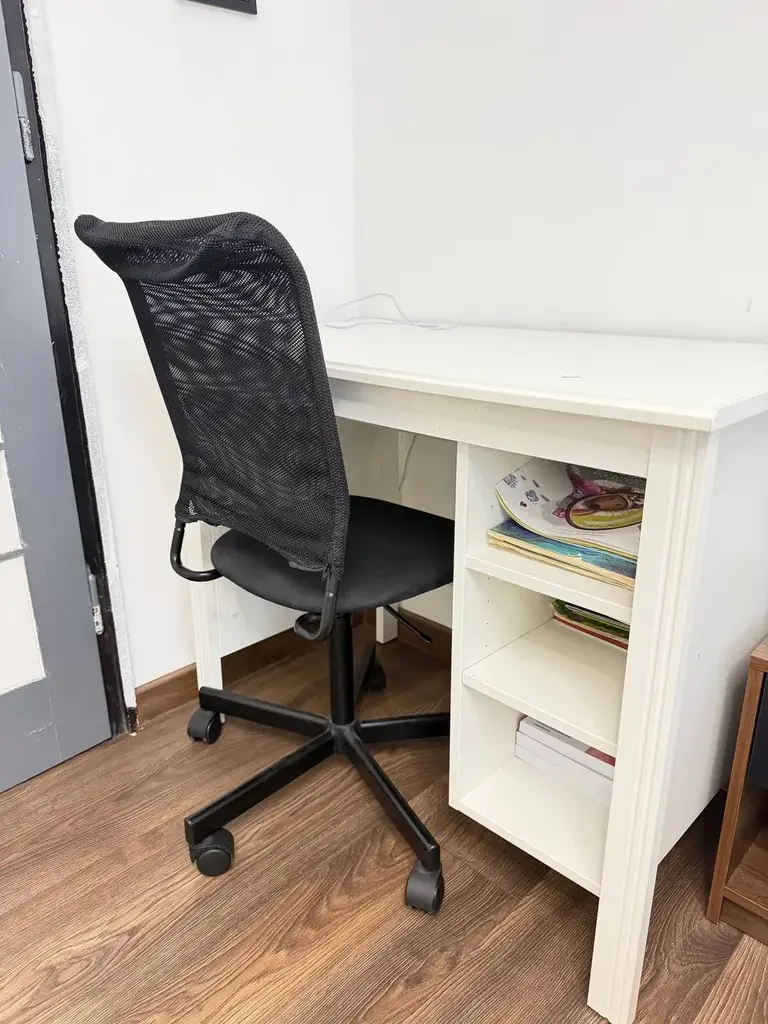 Продам письменный стол и стул ( регулируется высота ) IKEA , состояние отличное , не пользовались с…
