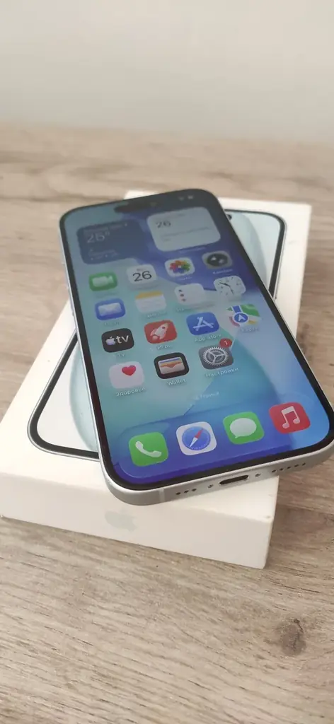 Продаю iPhone 15, 128 GB.